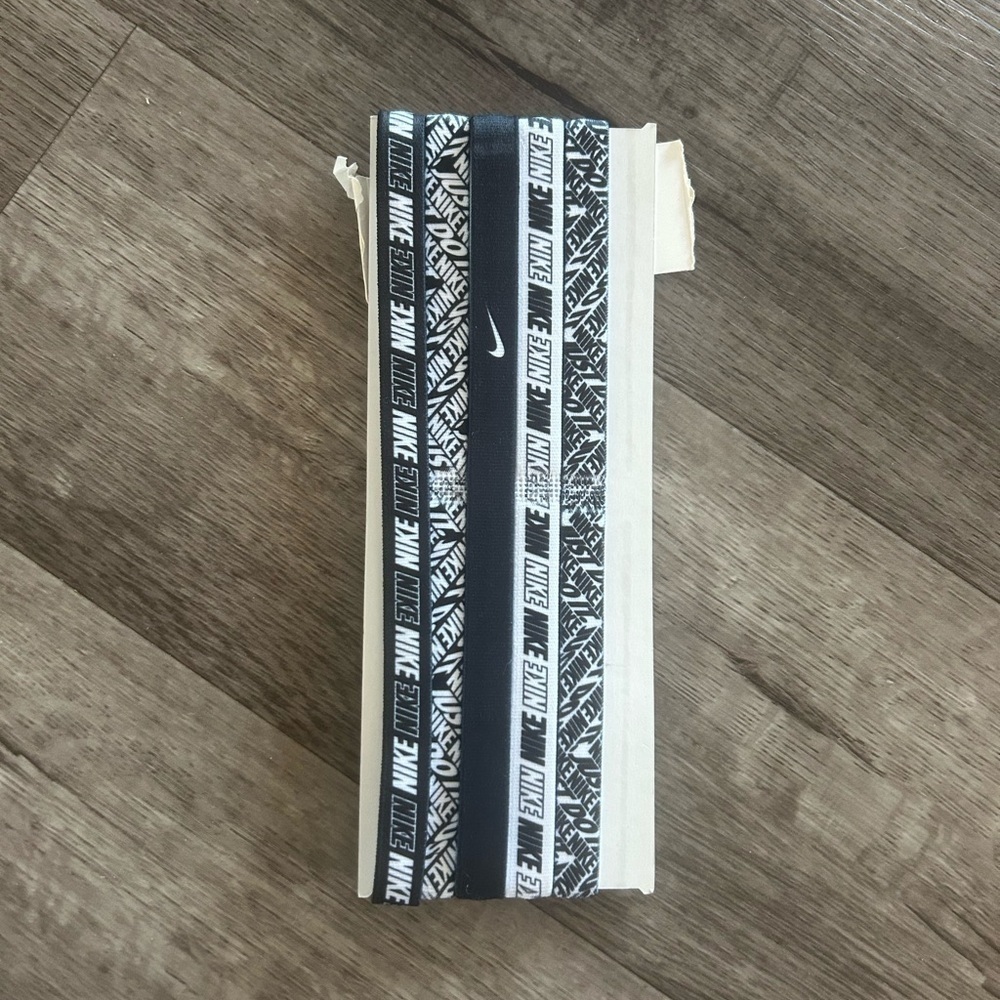 NEW Nike Headbands 5 (OS)